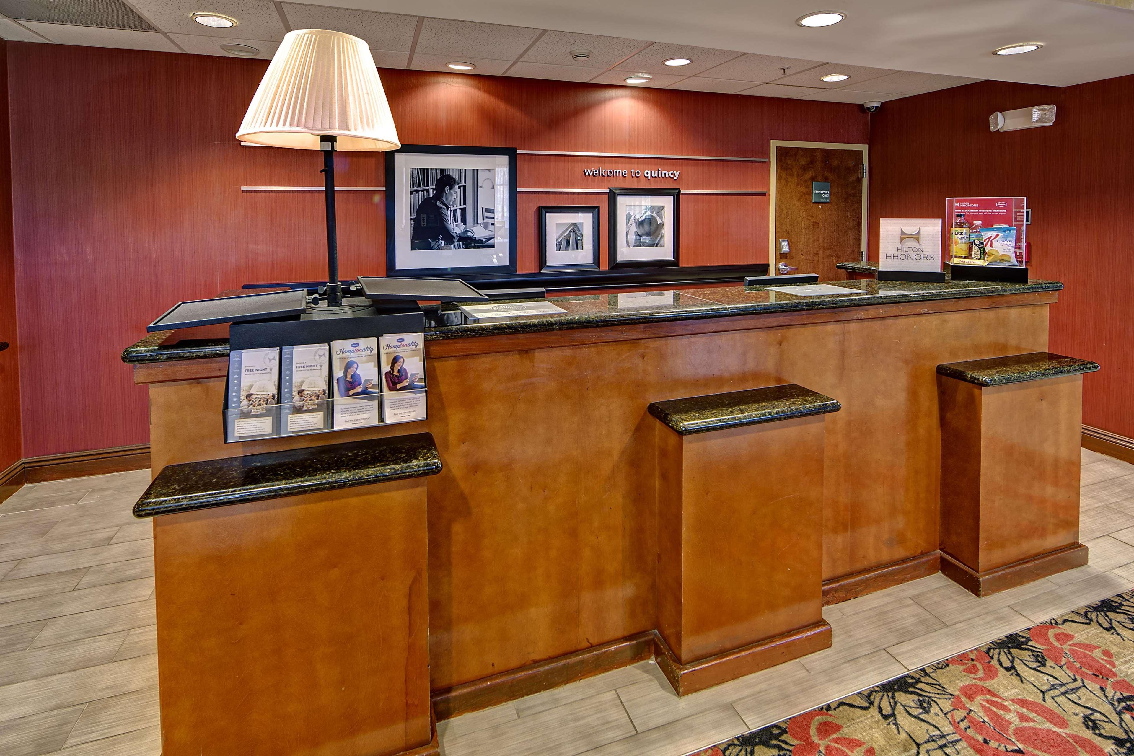 Hampton Inn Quincy Exteriör bild